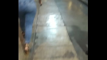 Preview 3 of Sex Boy Fuck Boy And Girl - Peruana culona caminando en jeans
