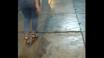 Preview 4 of Sex Boy Fuck Boy And Girl - Peruana culona caminando en jeans