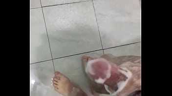 Preview 1 of Jhonny Sens Xnxx - Punheta no banho - Novinho gozando muito no banho.