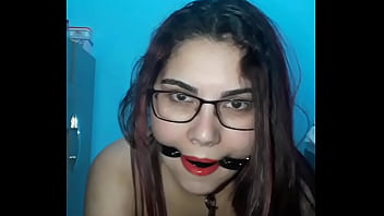 Preview 1 of Girl Read Books To Bed - Putinha submissa amorda&ccedil_a mostrando seu corpo