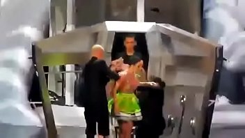 Preview 3 of Myanmar Pron Xxxx Video - Lady Gaga se cambia en publico