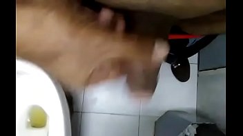 Preview 1 of Biman Bandar Fuck - Mi Pareja Masturbandose en el Ba&ntilde_o del trabajo