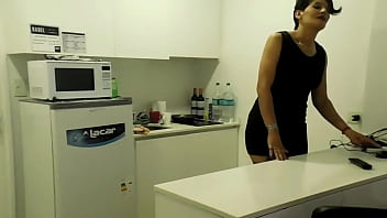 Preview 1 of Findmy Moms Horny Friends - SEDUCE ,  PROVOCA Y SE COJE  AL PLOMERO