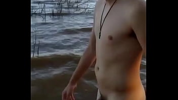 Preview 2 of Boy And Boy Fuck 16 Year Old - Caminando desnudo