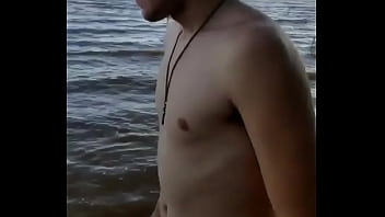 Preview 1 of Boy And Boy Fuck 16 Year Old - Caminando desnudo
