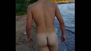 Preview 4 of Boy And Boy Fuck 16 Year Old - Caminando desnudo