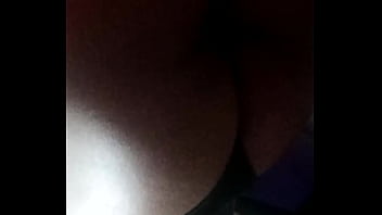 Preview 2 of Gay College Creampiegay - Negra gata tomando uma Skol Beats deixando voc&ecirc_ doidinho de tanto tesao