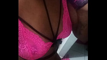 Preview 3 of Gay College Creampiegay - Negra gata tomando uma Skol Beats deixando voc&ecirc_ doidinho de tanto tesao
