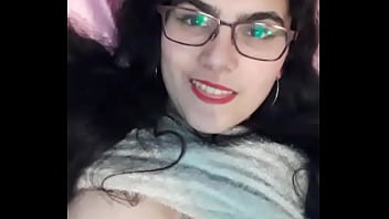 Preview 4 of Mom Tarap - Putinha ninfeta mostrando os seios