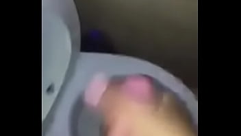 Preview 2 of Blond Thai - Jovencitos hetero se hace paja en el ba&ntilde_o