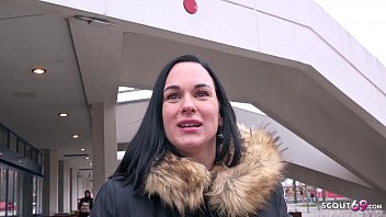 Preview 1 of Curvy Wife Bow Strapon Pegging - GERMAN SCOUT - SCHWEIZER MILF LENA BEI ECHTEN STRASSEN CASTING IN BERLIN VERSAUT GEFICKT