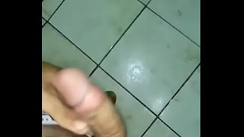 Preview 3 of Old Man Rape Busty Japan - Gozando muito no Banheiro (parte1)