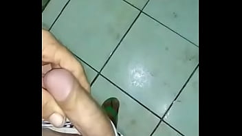 Preview 4 of Old Man Rape Busty Japan - Gozando muito no Banheiro (parte1)