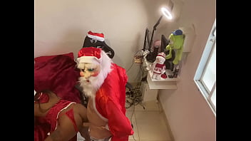 Preview 4 of Into Getti - Numa noite de Natal a linda da garota levou o pau