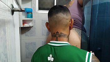 Preview 2 of 2c Hd Porn Vidiosfuck - a fernandinha fernandez me chamou para arrumar o chuveiro mas e claro que nao saiu de graca fodi a gostosa com