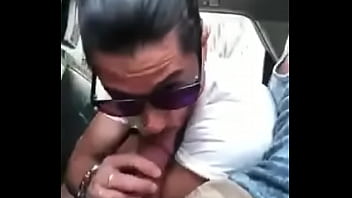 Preview 2 of Real Sex Caught Behind The - Mamando o boy no banco de tr&aacute_s do Uber
