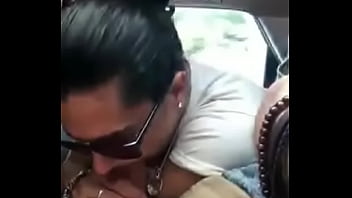 Preview 4 of Real Sex Caught Behind The - Mamando o boy no banco de tr&aacute_s do Uber