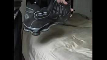 Preview 4 of Dese Wife - Gozando no meu Nike Shoxe NZ