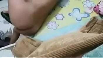 Preview 4 of First Time Teen Boob Press - Disfrutando un Super Pepino