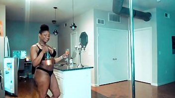Preview 2 of Big Ass Hot Momxxx - Curvy Black Girl With Giant Ass....