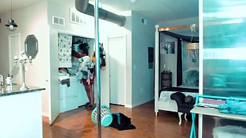 Preview 1 of Big Ass Hot Momxxx - Curvy Black Girl With Giant Ass....