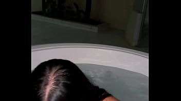 Preview 2 of Meena Xxx - Follando en el jacuzzi de noche! Big cum