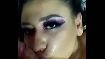 Preview 1 of Stepmom Fucks Son Dad Shower - Fodeu minha garganta at&eacute_ eu vomitar