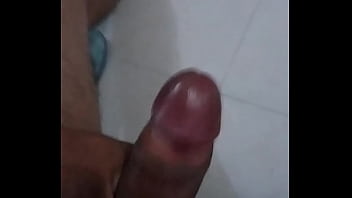Preview 4 of Virgin Arab Girl Sexy - Tirando la leche