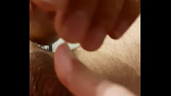 Preview 2 of Fucked Stepmom Behind Dads Back - Minha esposa enfiando brinquedinho no meu rabo