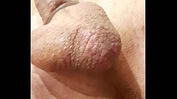 Preview 4 of Fucked Stepmom Behind Dads Back - Minha esposa enfiando brinquedinho no meu rabo