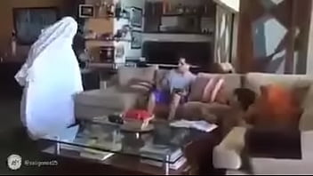 Preview 2 of Bubble Girls - Fantasmas en la casa v: