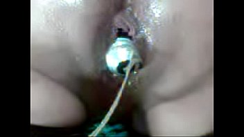 Preview 4 of Son Momsexvi - bombilla le deja el culo abierto