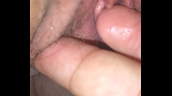 Preview 2 of Log Japanese Mom Son Fuck Mom - Casada deitada para marido passar m&atilde_o na sua bucetinha