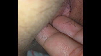 Preview 1 of Log Japanese Mom Son Fuck Mom - Casada deitada para marido passar m&atilde_o na sua bucetinha