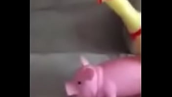 Preview 2 of Bleak Bold - Galinho Chicken Little coloca Peppa pra descer no cacete