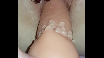 Preview 1 of Son Fuck Sleep Mom Romantic - Masturb&aacute_ndose con su novio delante de ella
