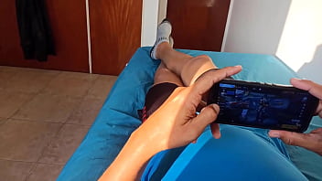Preview 1 of Jalous Mother - Ocupado jugando play pero mi hermanastra me interrumpe solo porque anda cachonda con el deseo de que le rompa el culo en cuatro por que es puta y promiscua - Latina caliente siendo follada por su hermanastro termina con cum facial.