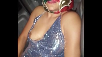 Preview 2 of Chudavideo - Mi esposo me dej&oacute_ salir a coger con su amigo parte 1