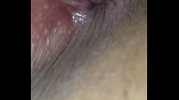 Preview 3 of Moms Teaching Dougter - Mirandole el culo despu&eacute_s de llenarselo de leche