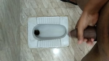 Preview 2 of Beata Edelgas - Masturbat in toilet