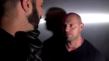Preview 1 of Shot Man Sex Porns - Bande annonce | Rom&eacute_o Davis bais&eacute_ au jus par un Dimitri Venum surpuissant