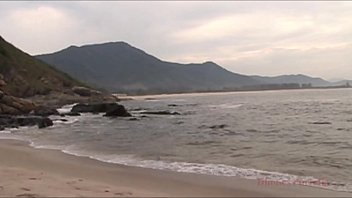 Preview 1 of Download Sex Barat - Novinha Aproveitar F&eacute_rias Para Dar Sua Rabeta Na Praia De Nudismo