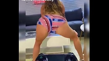 Preview 2 of Naruto Porn X - loira dancando sem calcinha