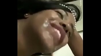 Preview 4 of Muslim Hijab Creampie - COMENDO O CUZINHO DA MULATA