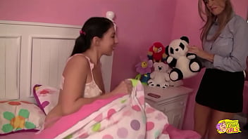 Preview 1 of Xxx Fuck Video Rape - Beautiful Esperanza Diaz went down on Totally Tabitha during their hot and steamy lesbian sex
