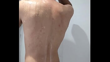 Preview 3 of 3 Big Bobs - Vem espiar o peludo tomando banho