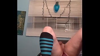 Preview 2 of Two Women And Man Fuck - Puppy joue avec son bad dragon