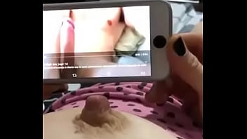 Preview 1 of Moms In Ca - Se masturba mientras ve porno