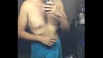Preview 1 of Bww Mp4 - Me masturbo solo mientras mis padres no estan