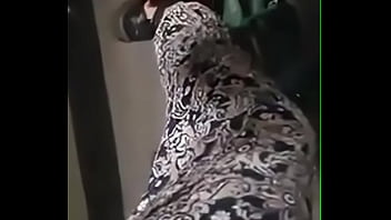 Preview 1 of Little Sex Girl Porn Video - مستريس عربيه تقوم بذل كلبها وخادمها وتشتمه وتسبه في مكان عام الجزء التاني